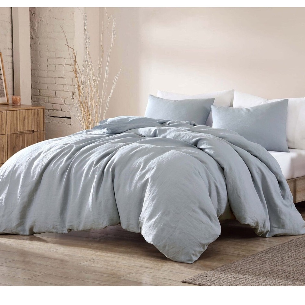 Hallmart Collectibles 100% Linen Comforter Set in heather gray. Twin size. New.
